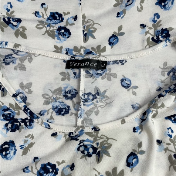 3/$35 Cream color long top with blue flowers. Super soft. XL - Picture 3 of 3